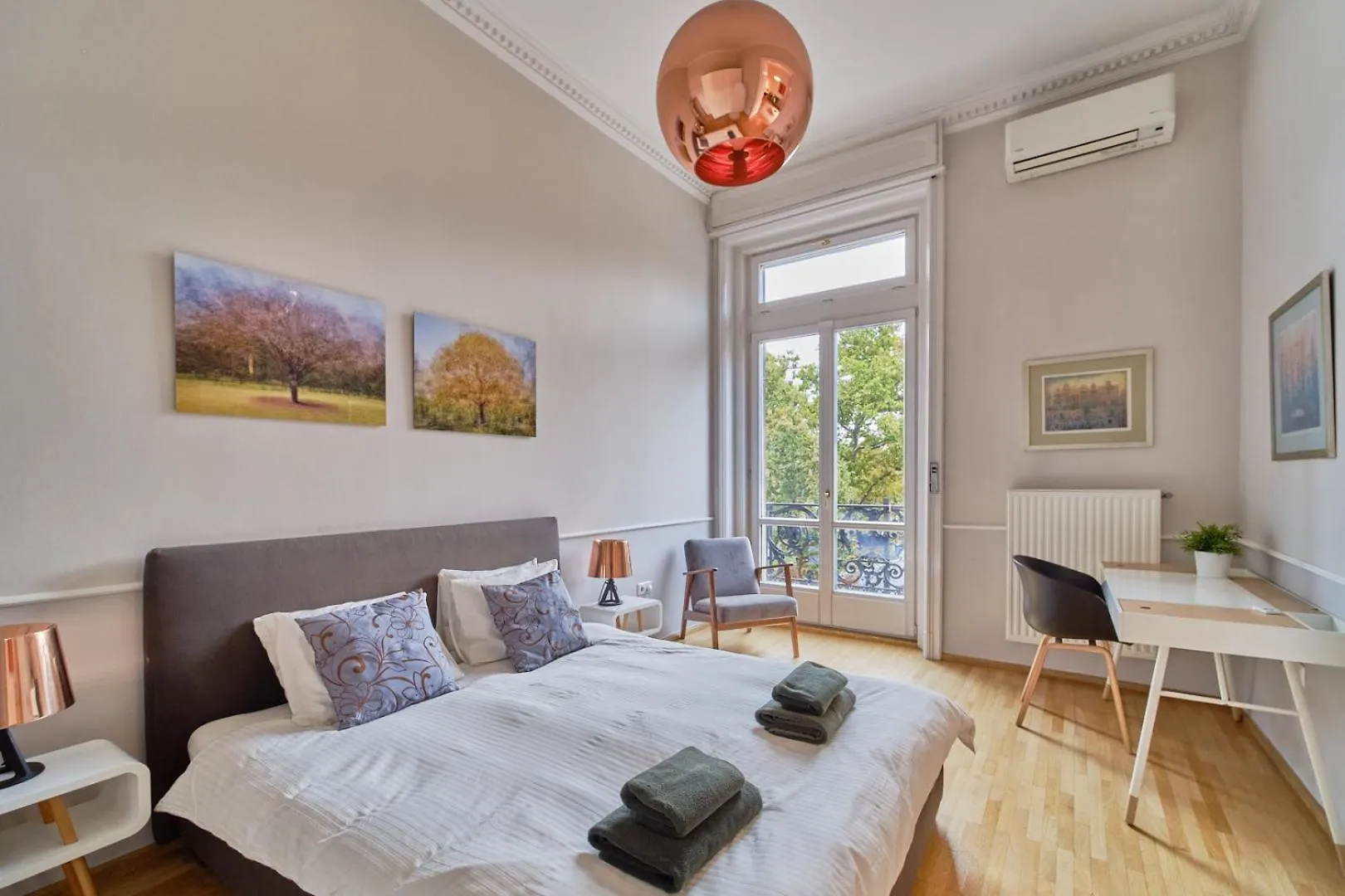 Charming Budapest Apartment With Parliament Views 0*,  Ungheria