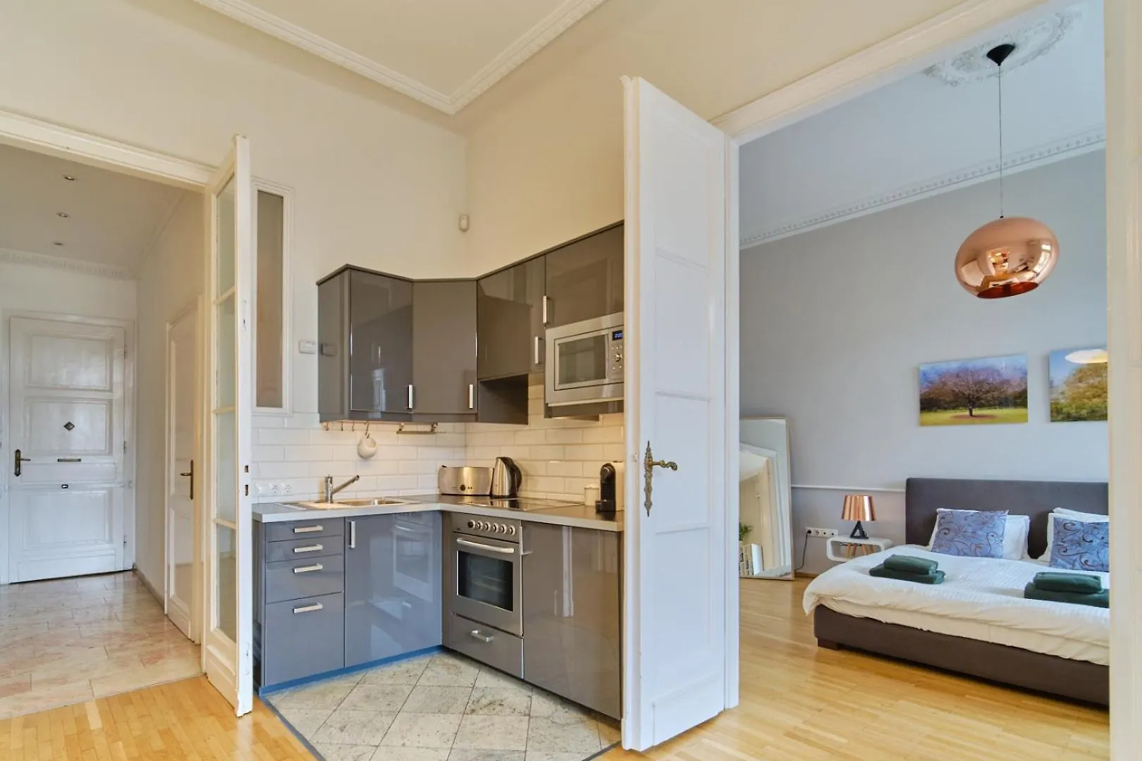 Charming Budapest Apartment With Parliament Views הונגריה